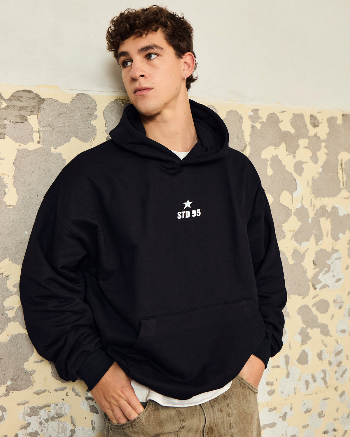 STD HOODIE (NEGRO)