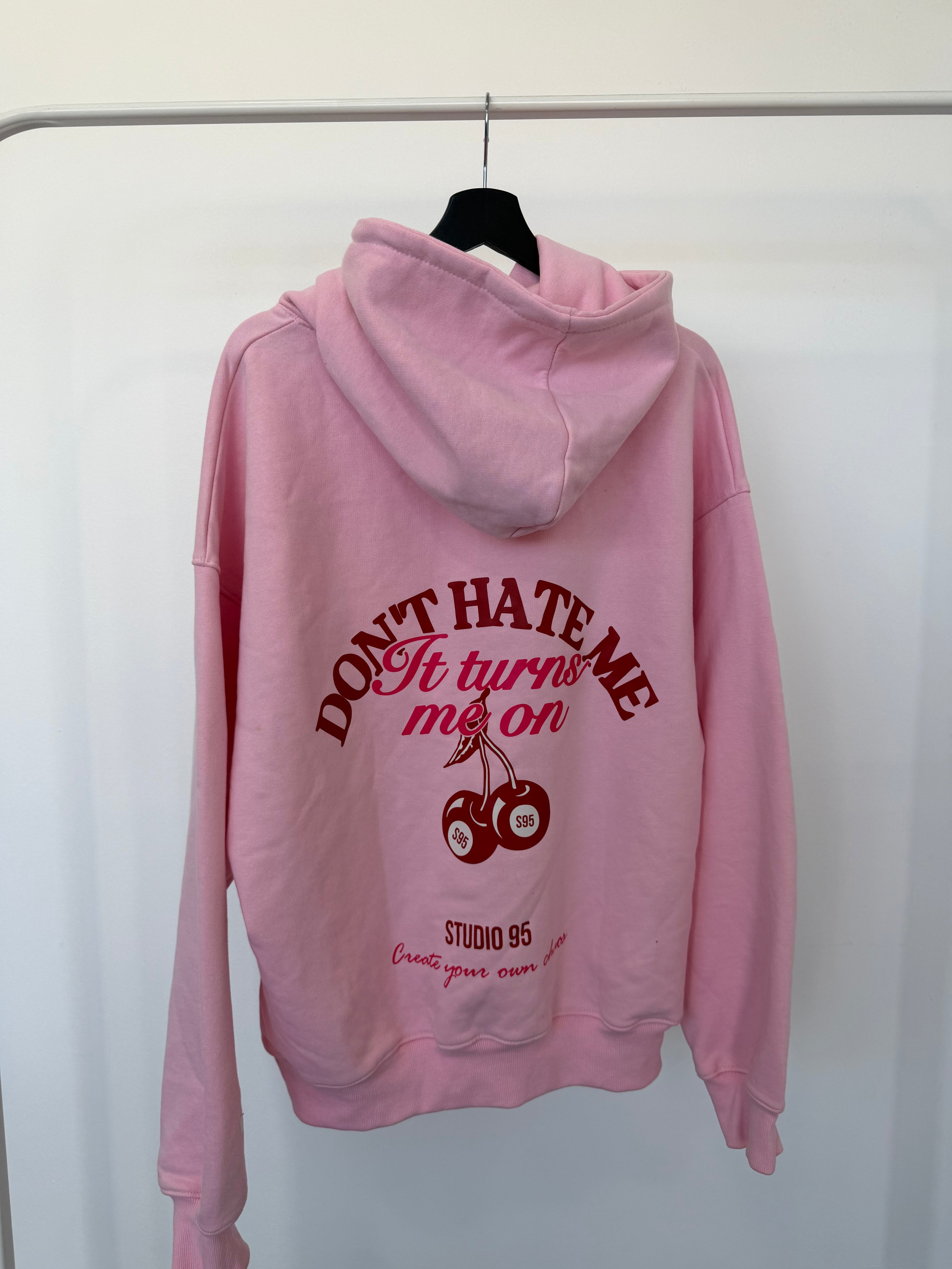 #32 CHERRY HOODIE (L/XL)