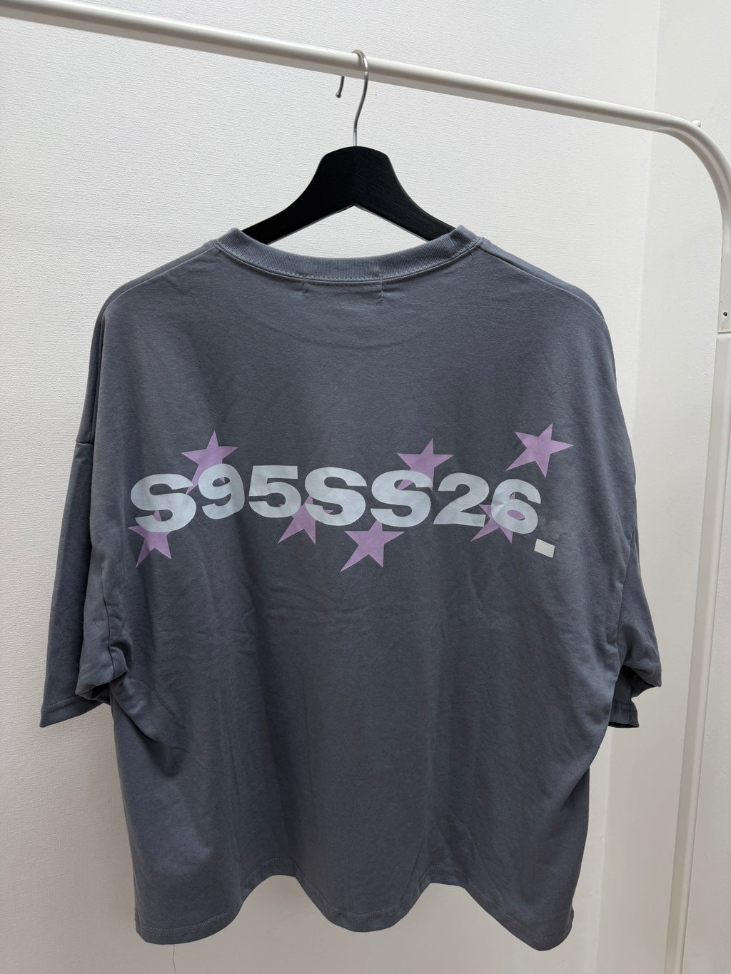 #7 GREY STARS TEE (L/XL)