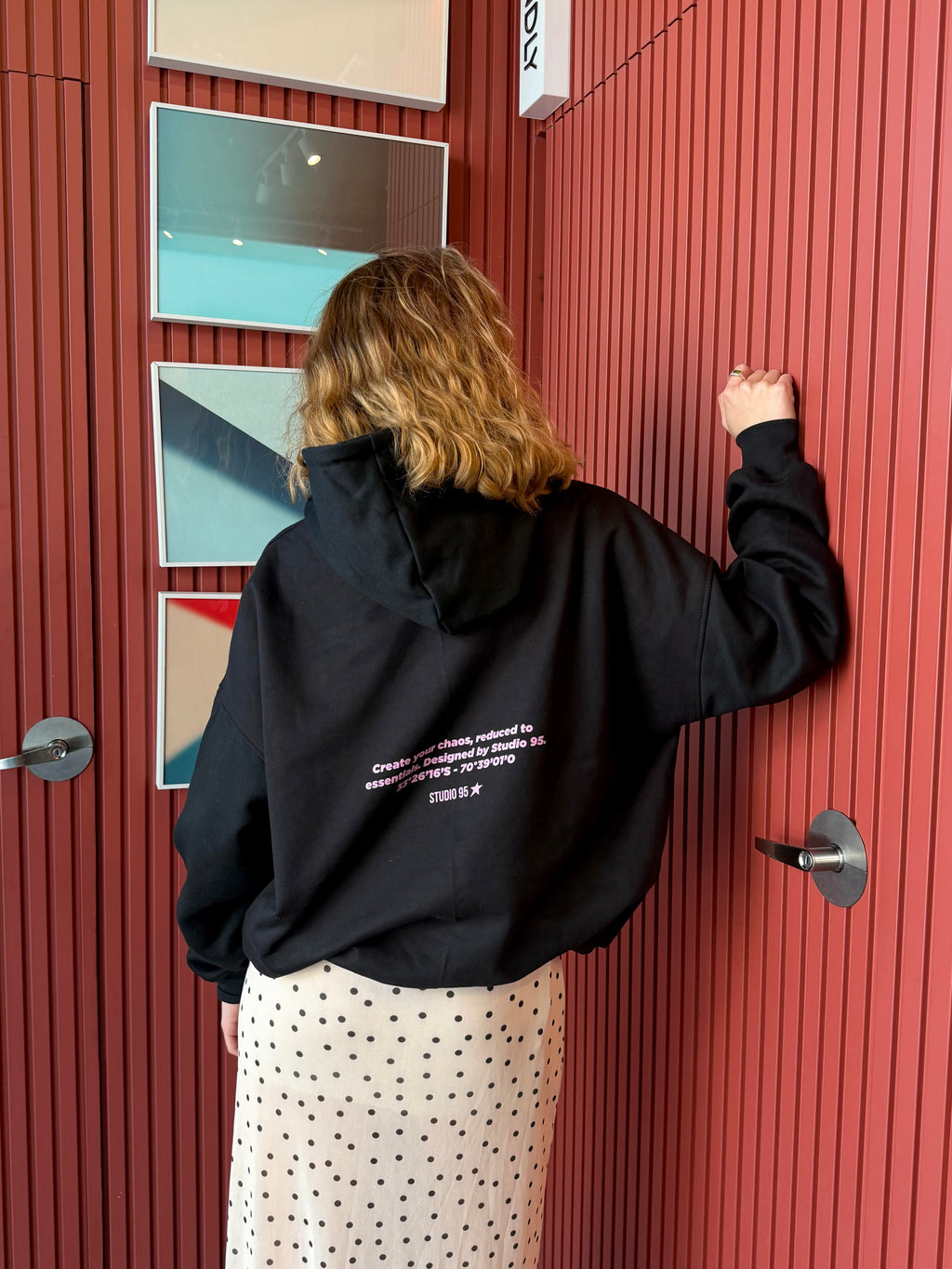 ESSENTIAL HOODIE (NEGRO)