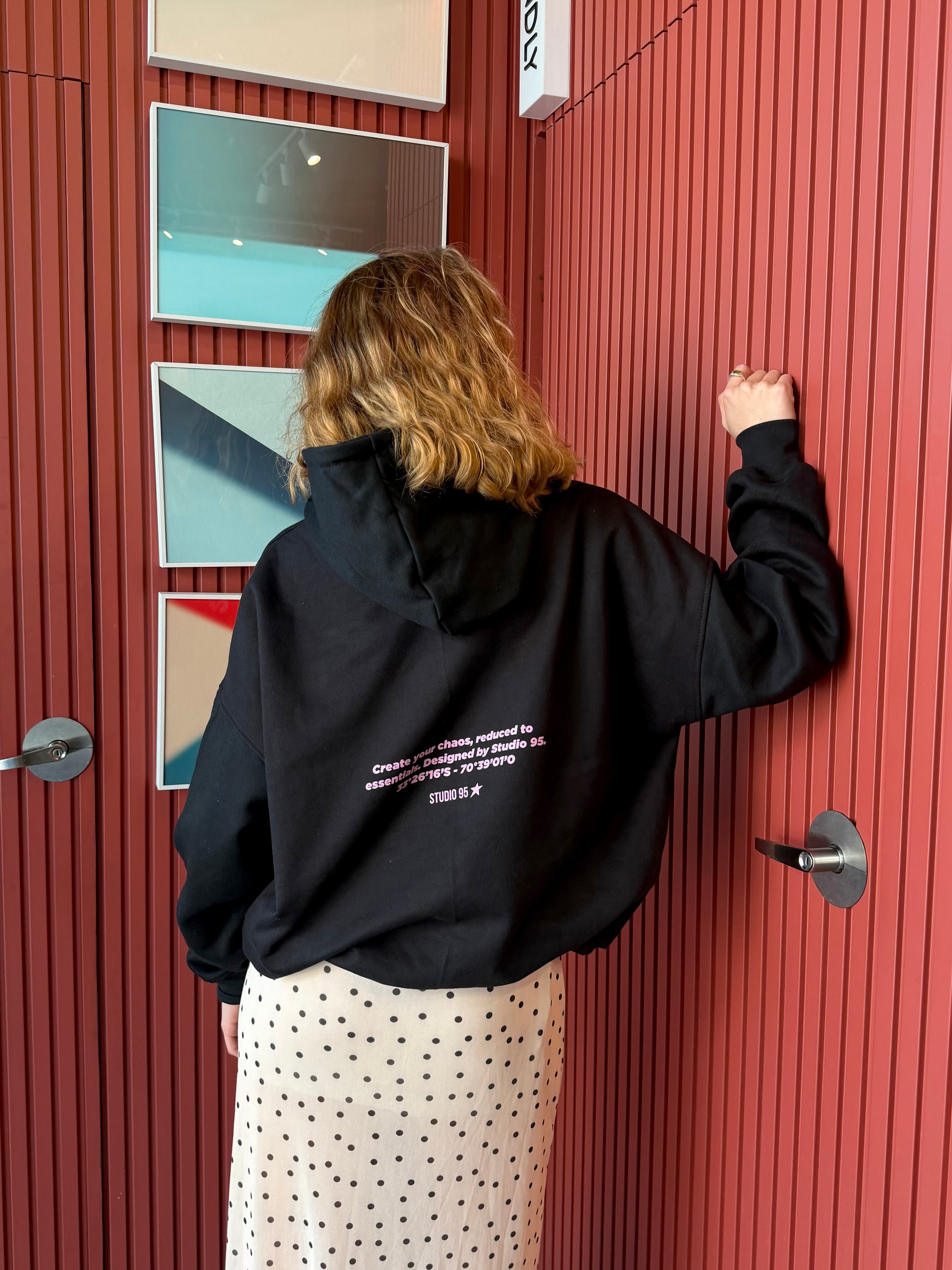 ESSENTIAL HOODIE (NEGRO)