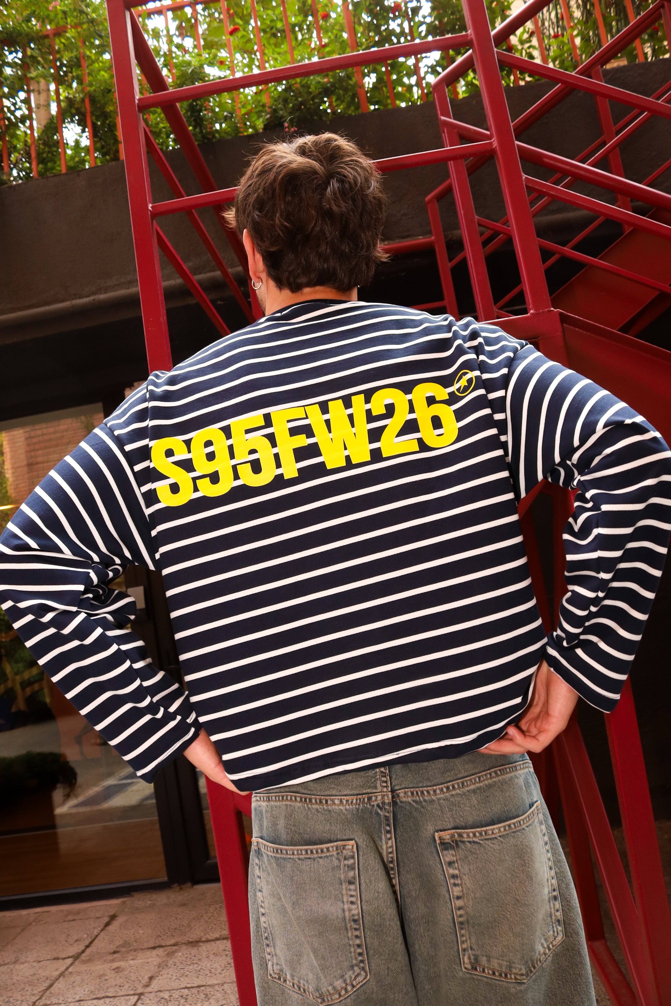 FW26 TEE (RAYAS AZUL)