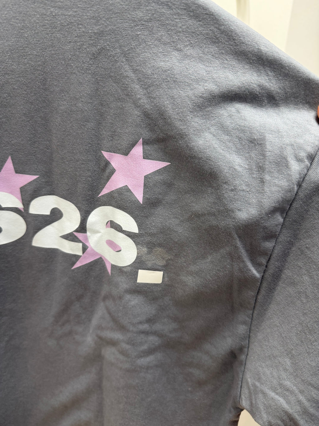 #7 GREY STARS TEE (L/XL)