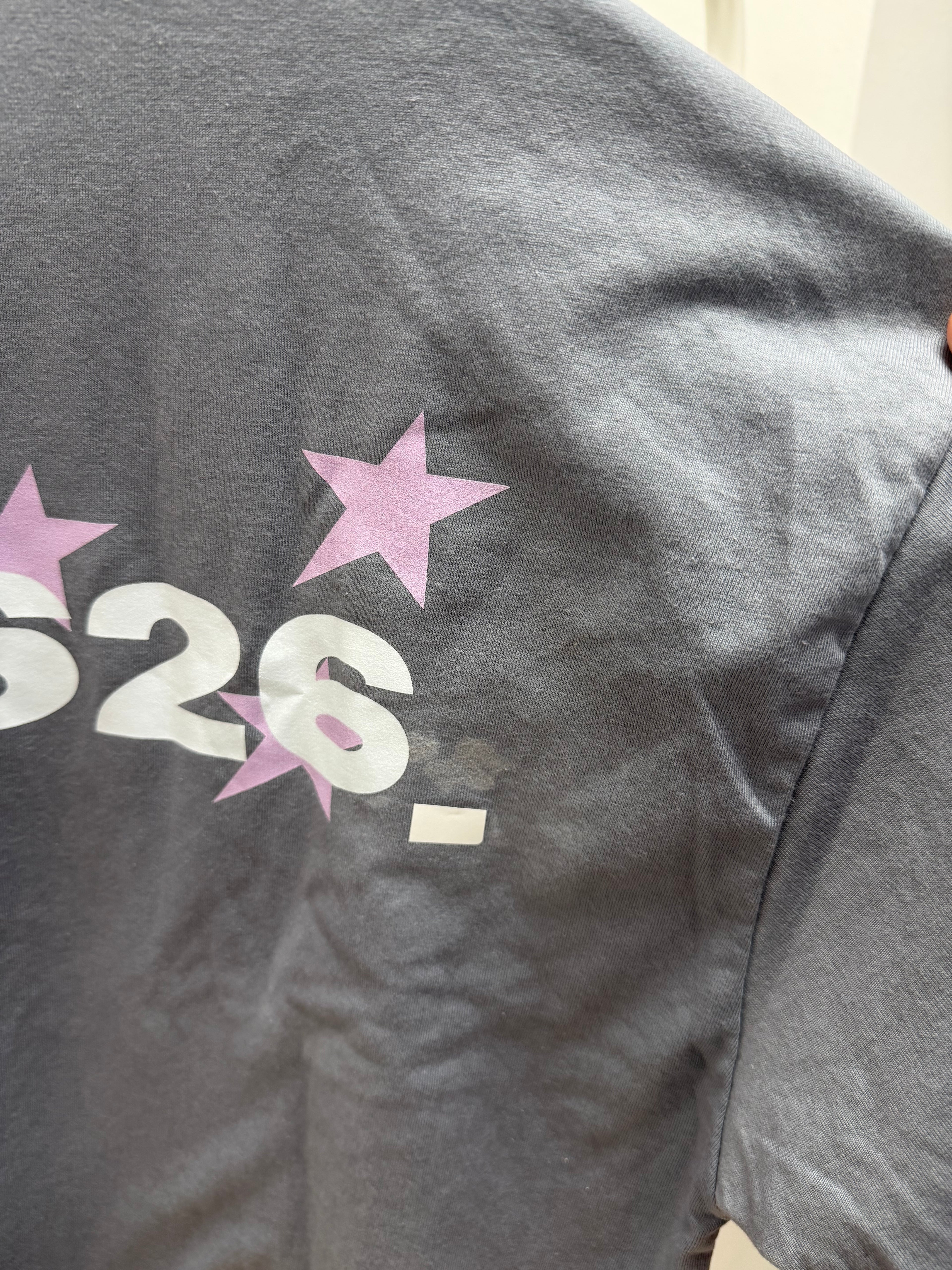 #7 GREY STARS TEE (L/XL)