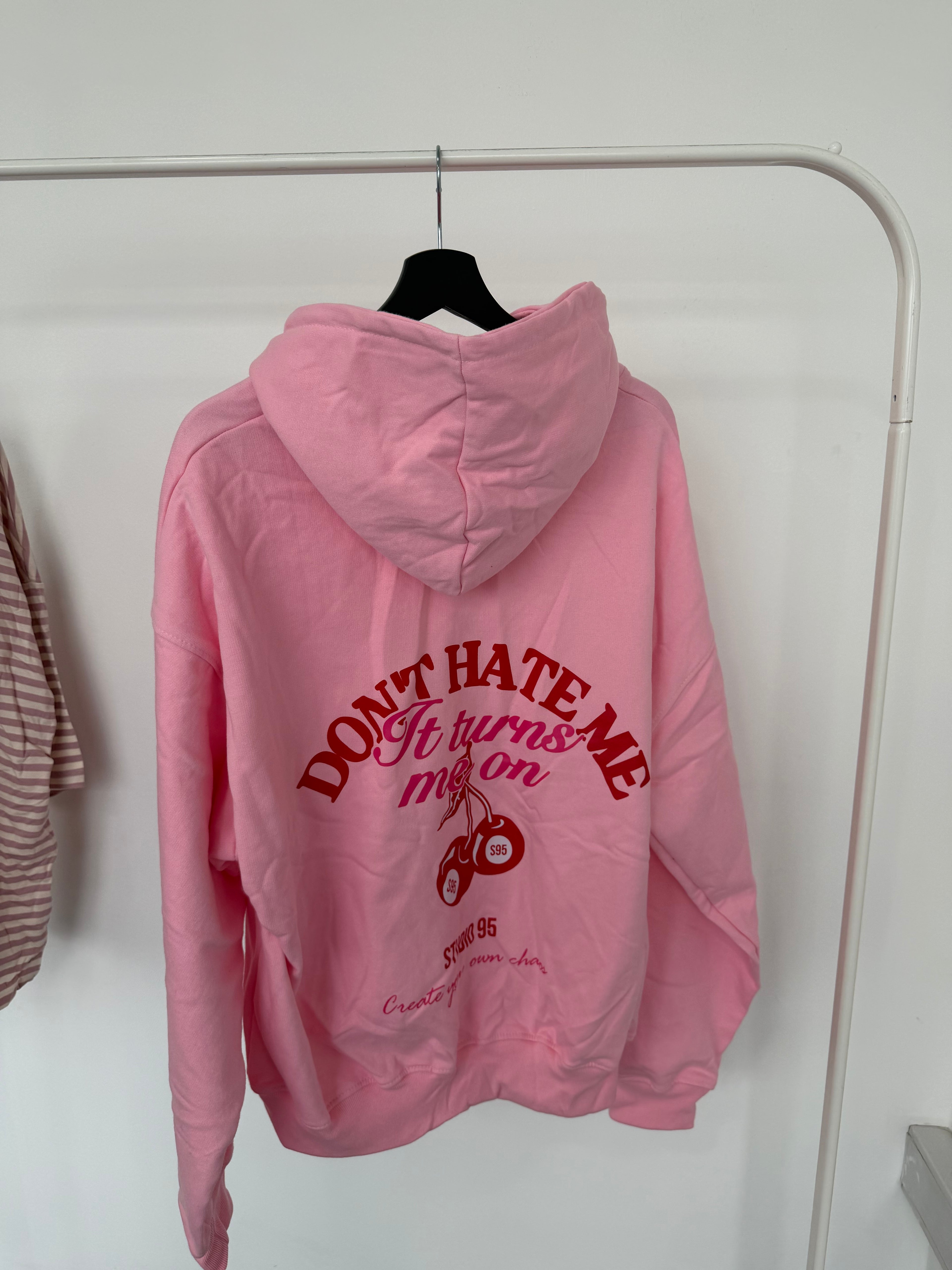 #61 CHERRY HOODIE (L/XL)