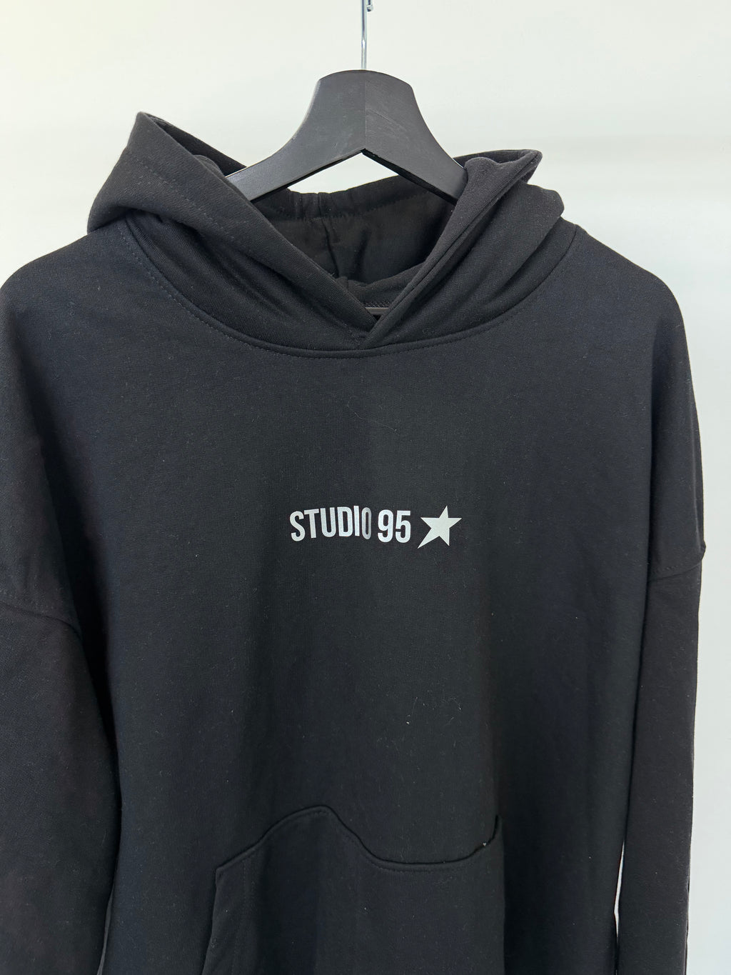 #33 COSMIC HOODIE NEGRO (L/XL)