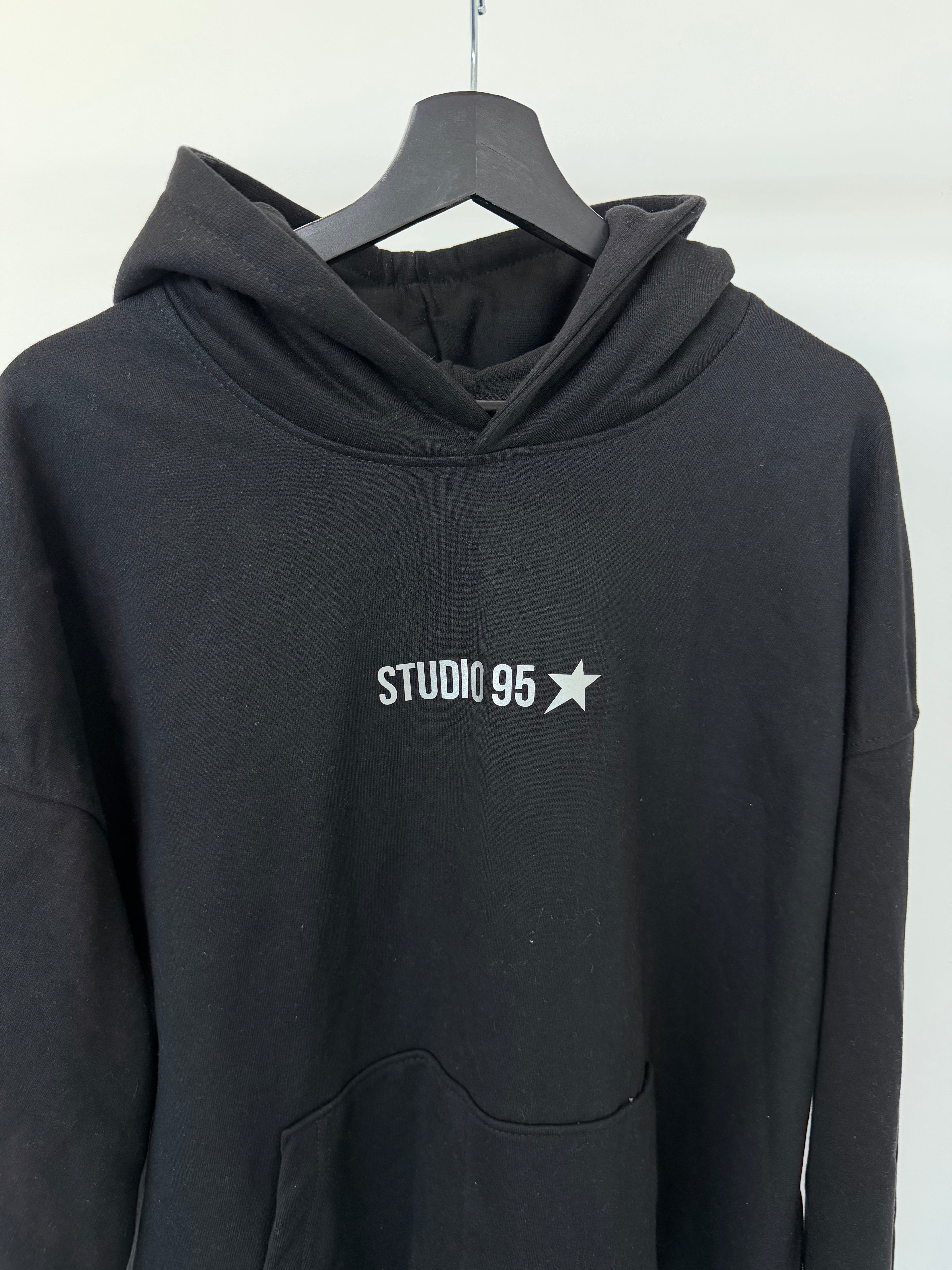 #33 COSMIC HOODIE NEGRO (L/XL)