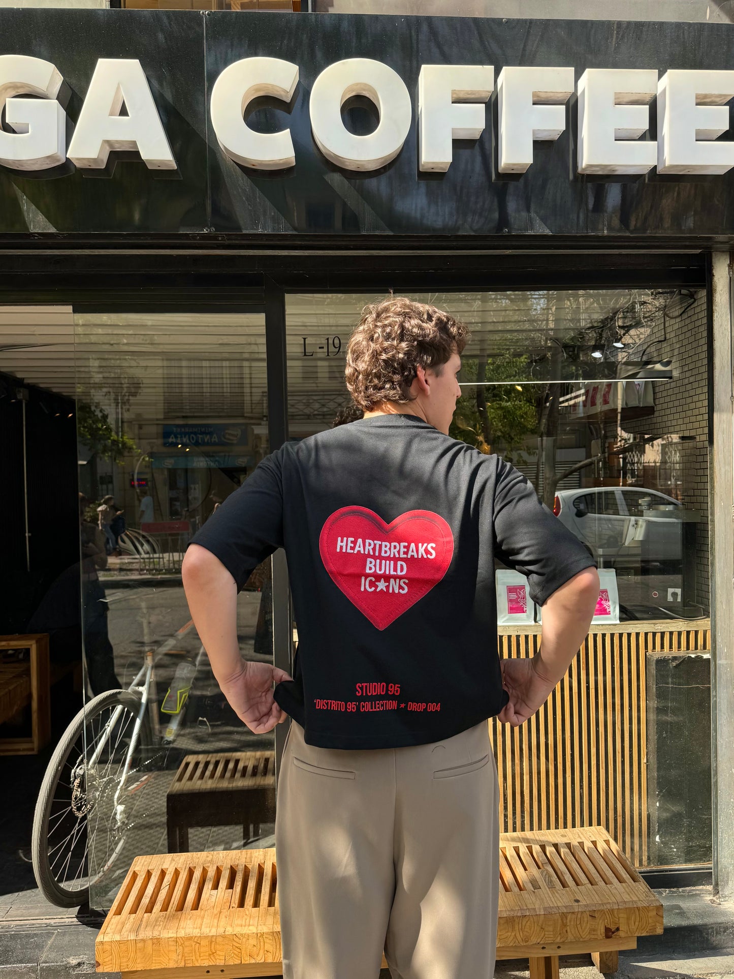 HEART PATCH TEE (NEGRA)