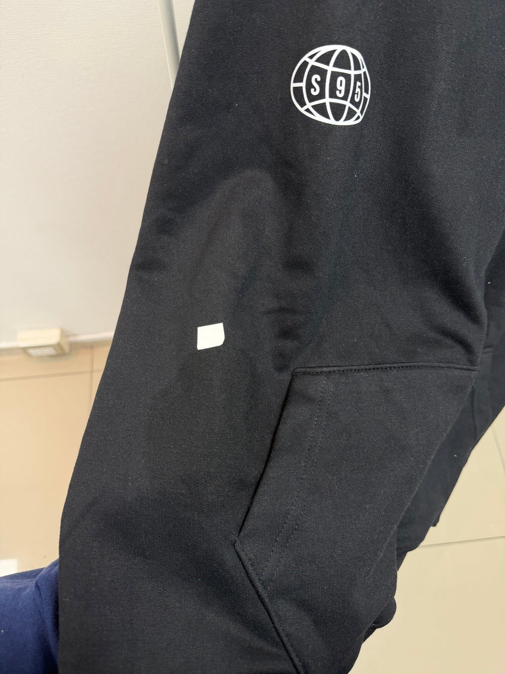 #10 COSMIC HOODIE (NEGRO) (L/XL)