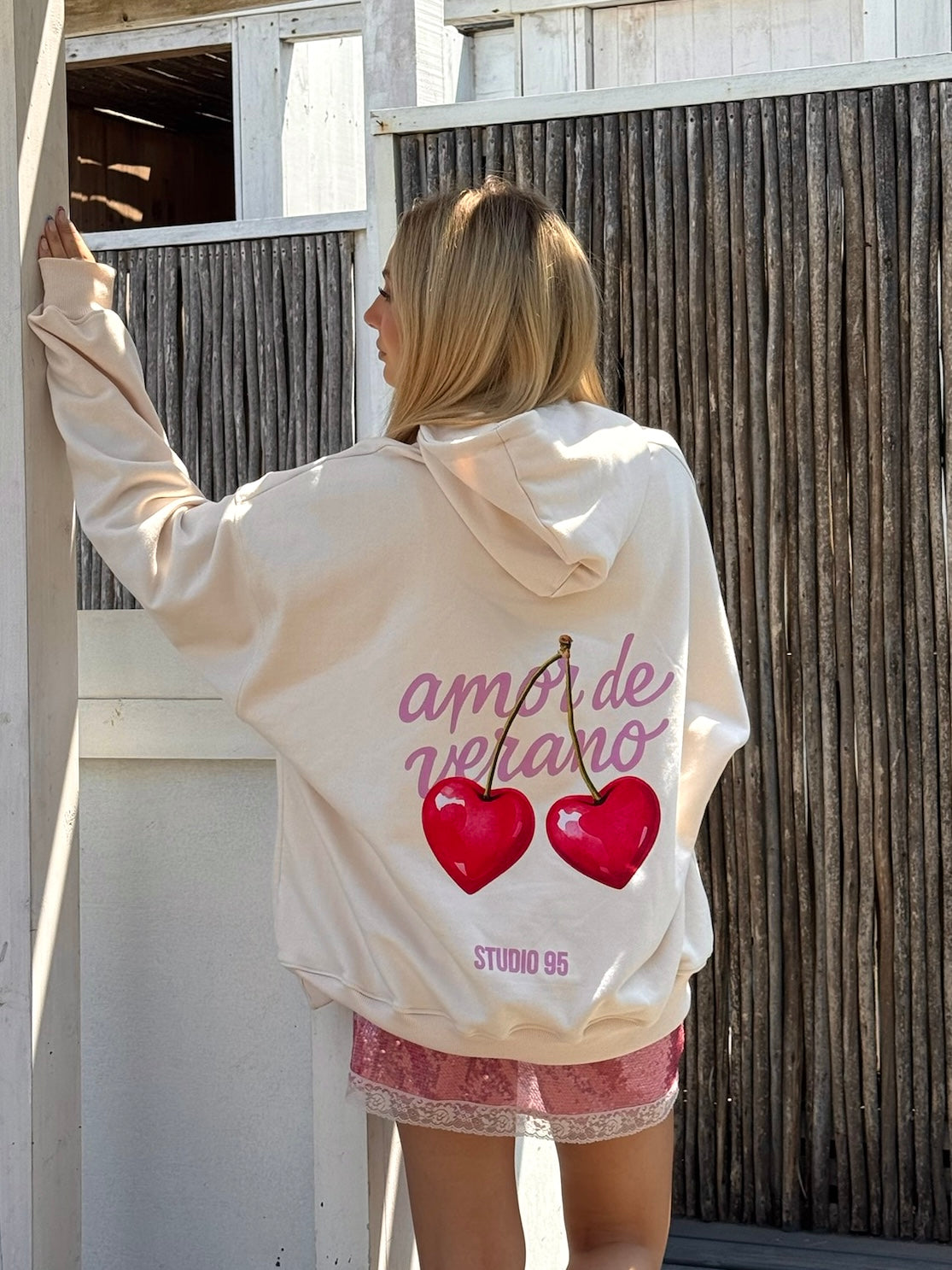 AMOR DE VERANO HOODIE